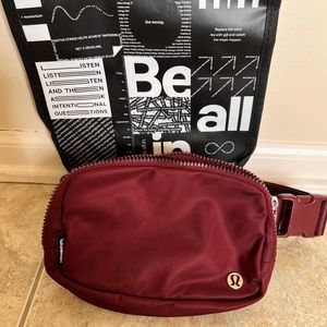 Lululemon Everywhere Belt Bag (red merlot)